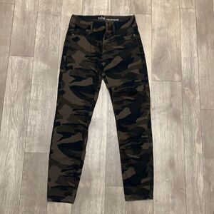Womens SoHo Crosby Leg Ankle Camouflage Pants